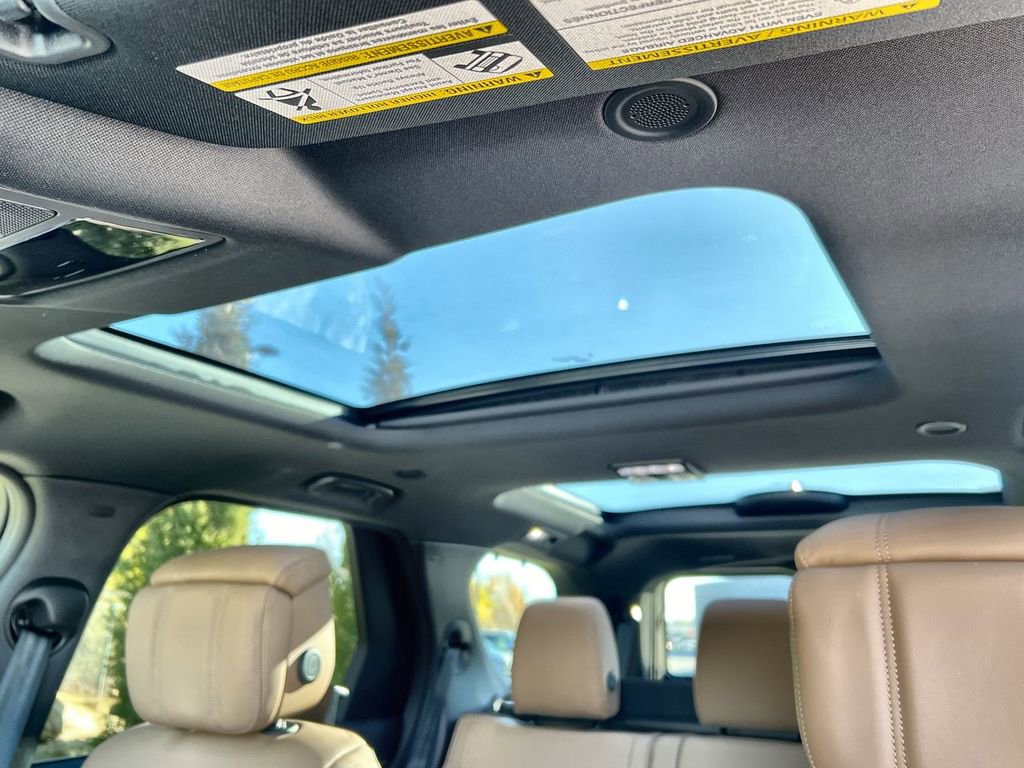 Certified 2025 Land Rover Discovery Dynamic SE image 19