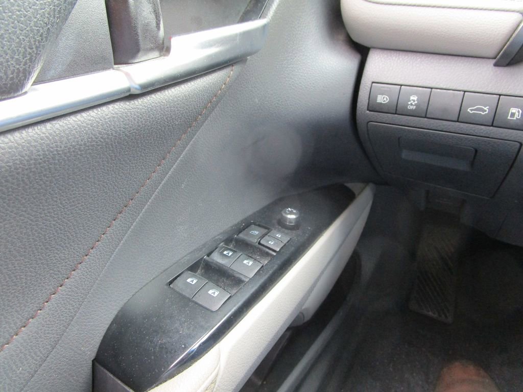 Used 2018 Toyota Camry XLE image 26