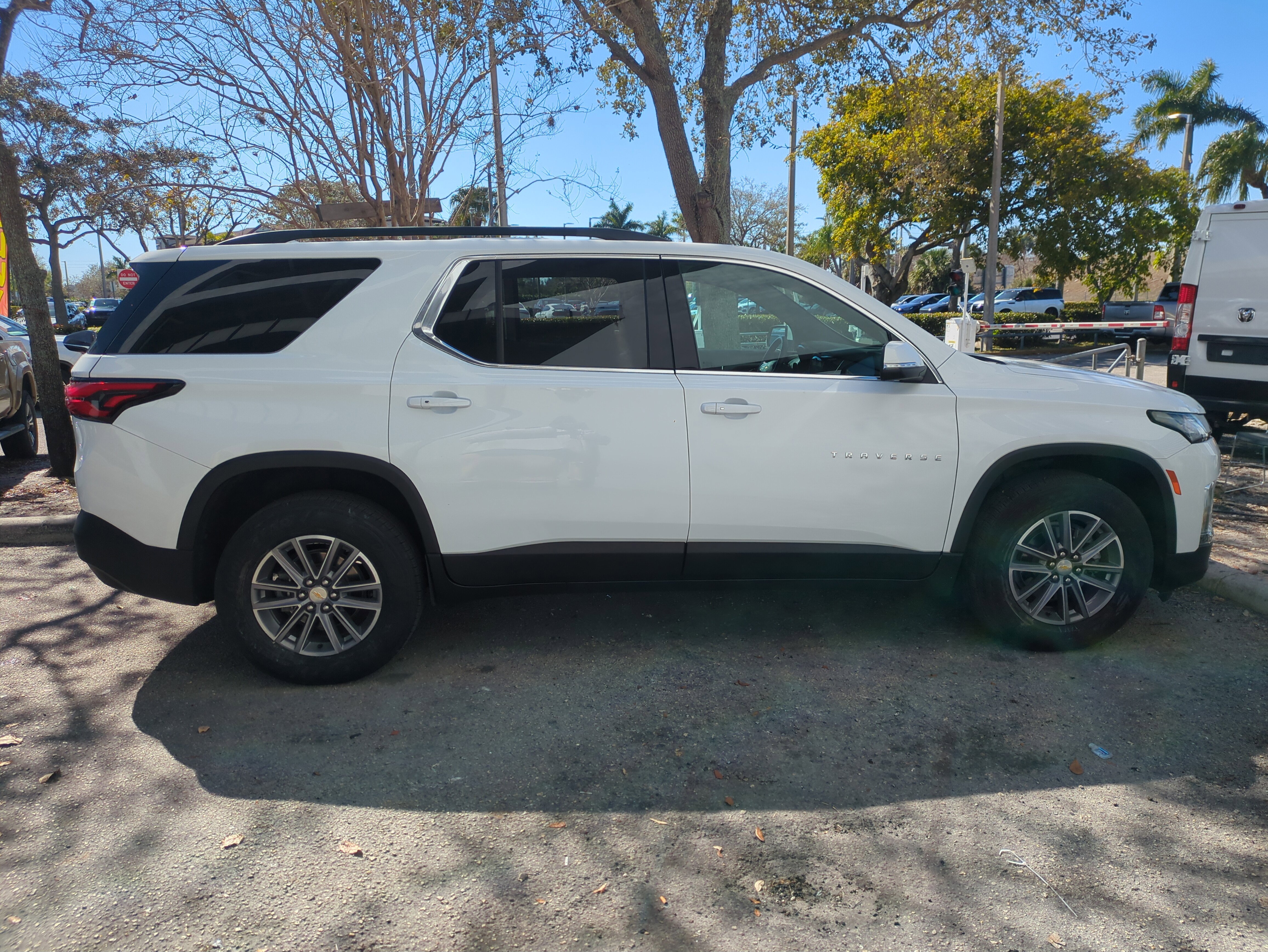 Used 2022 Chevrolet Traverse LT image 4
