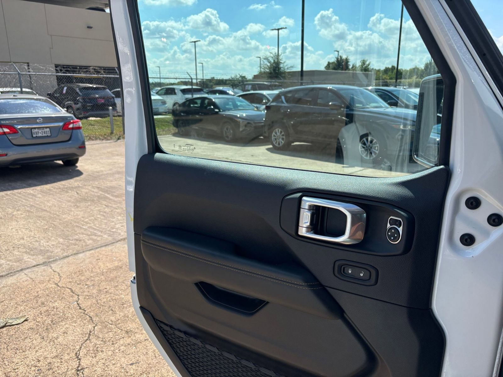 Used 2025 Jeep Wrangler Sahara image 20