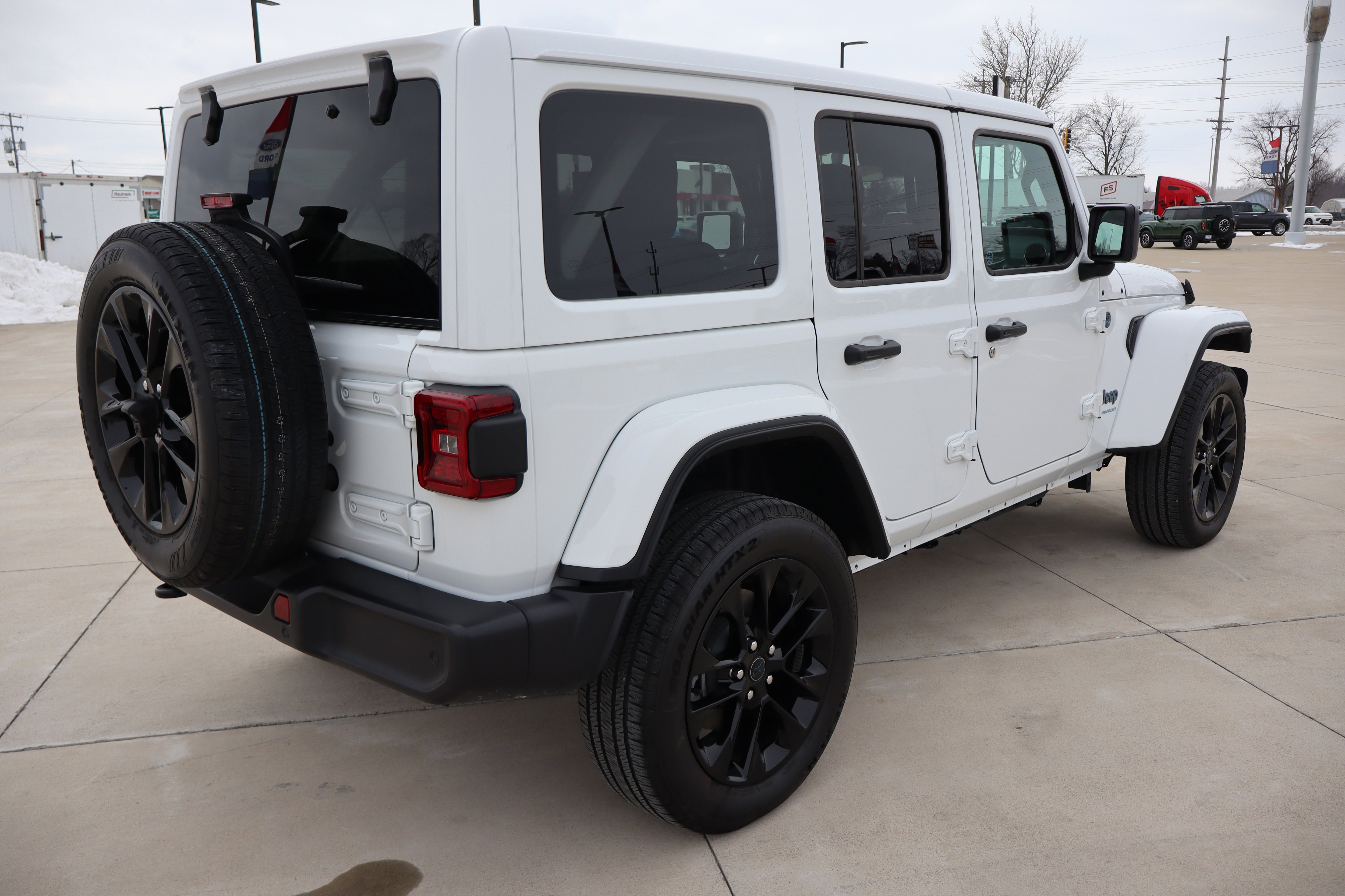 Used 2025 Jeep Wrangler Sahara w/ Safety Group image 6