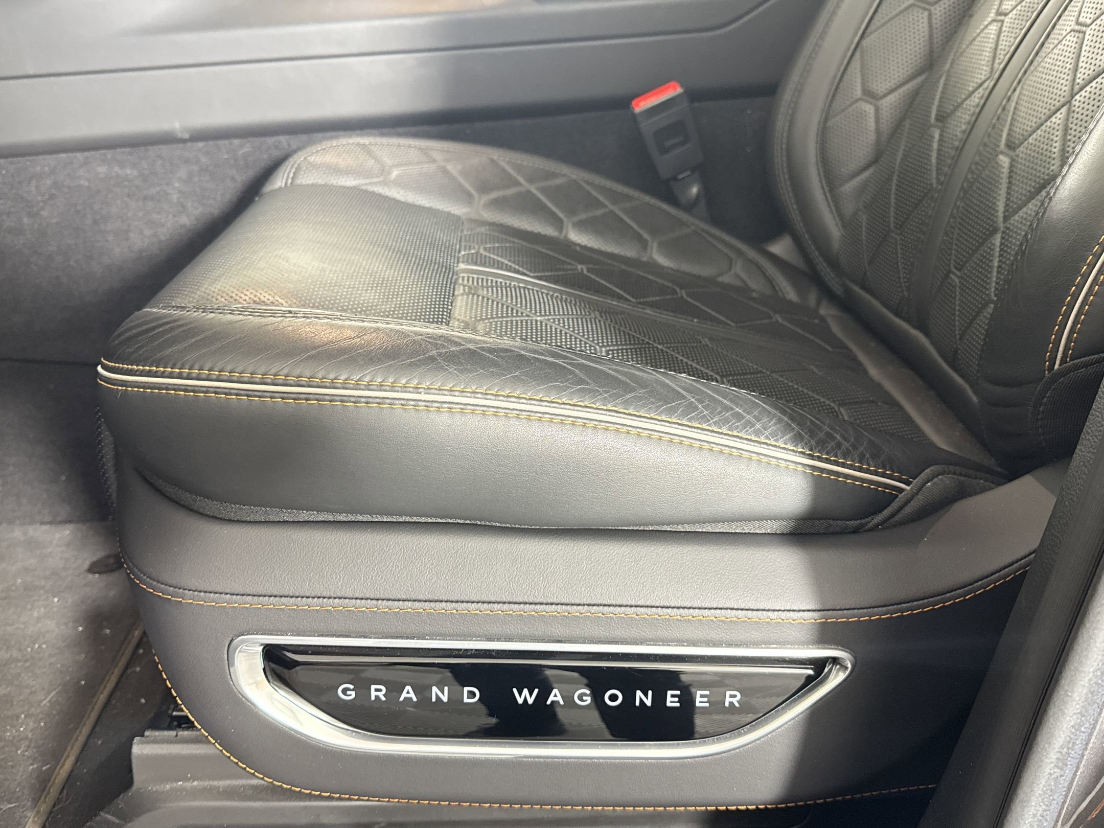 Used 2023 Jeep Grand Wagoneer Series III image 11