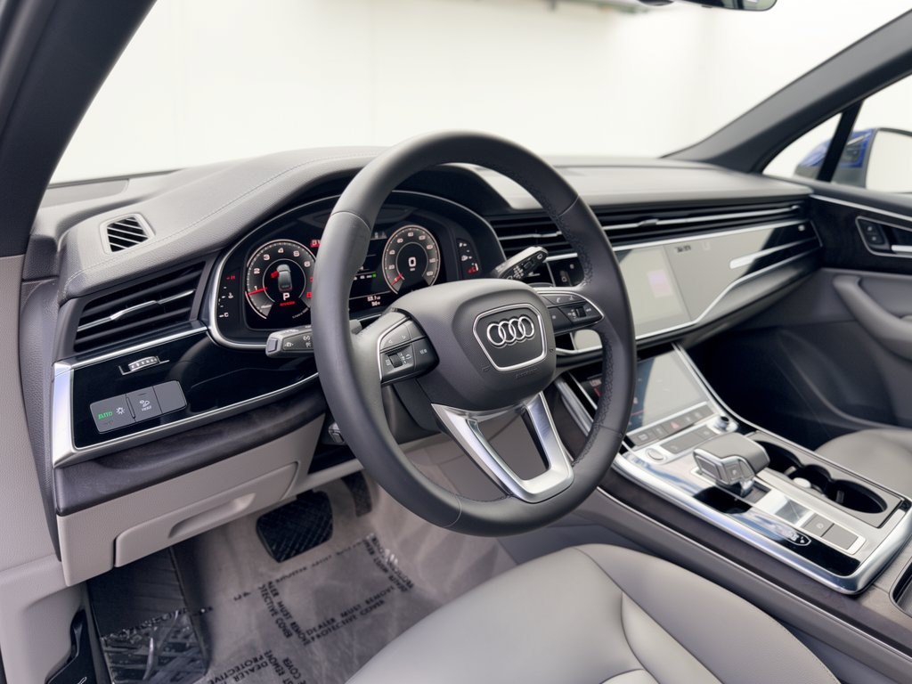 Used 2023 Audi Q7 2.0T Premium w/ Convenience Package AWD/4WD image 4