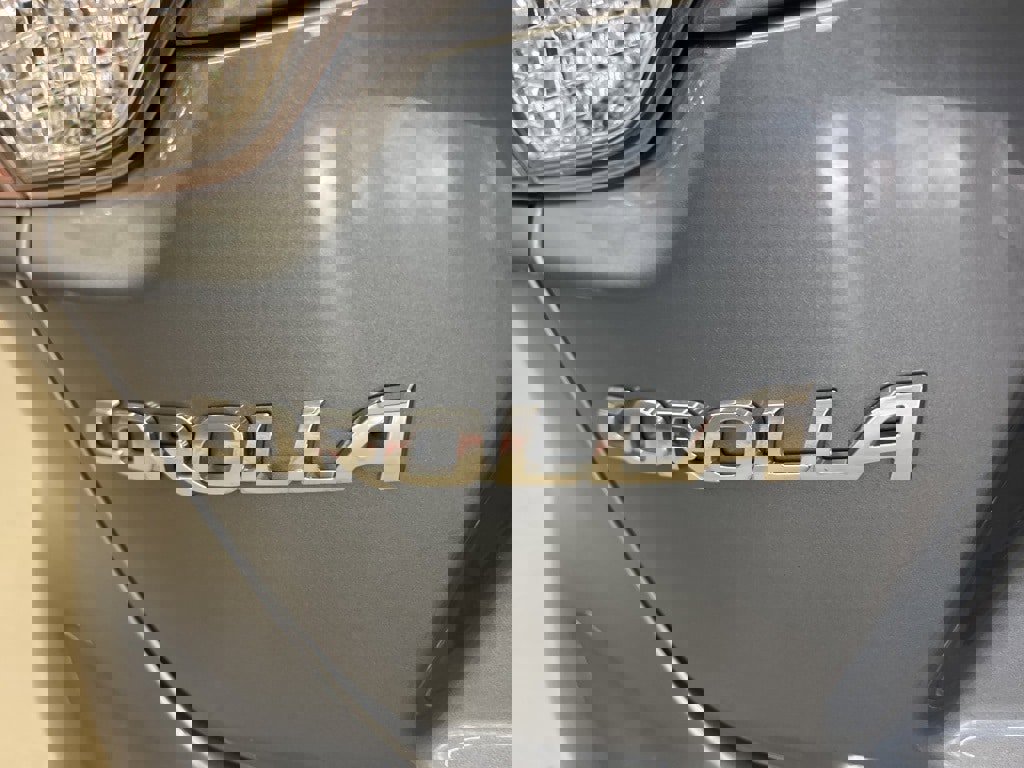 Used 2020 Toyota Corolla LE image 30