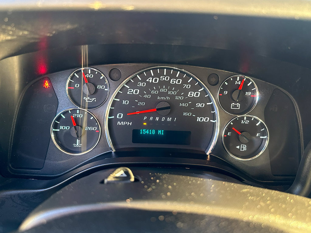 Used 2018 Chevrolet Express 3500 w/ Driver Convenience Package RWD image 29