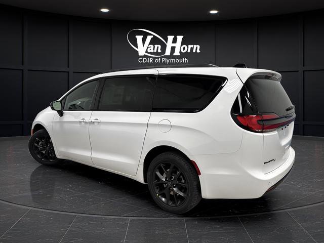 New 2026 Chrysler Pacifica Select image 3