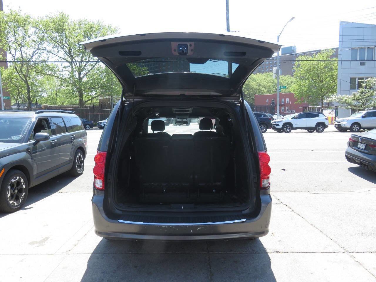 Used 2018 Dodge Grand Caravan GT FWD image 26