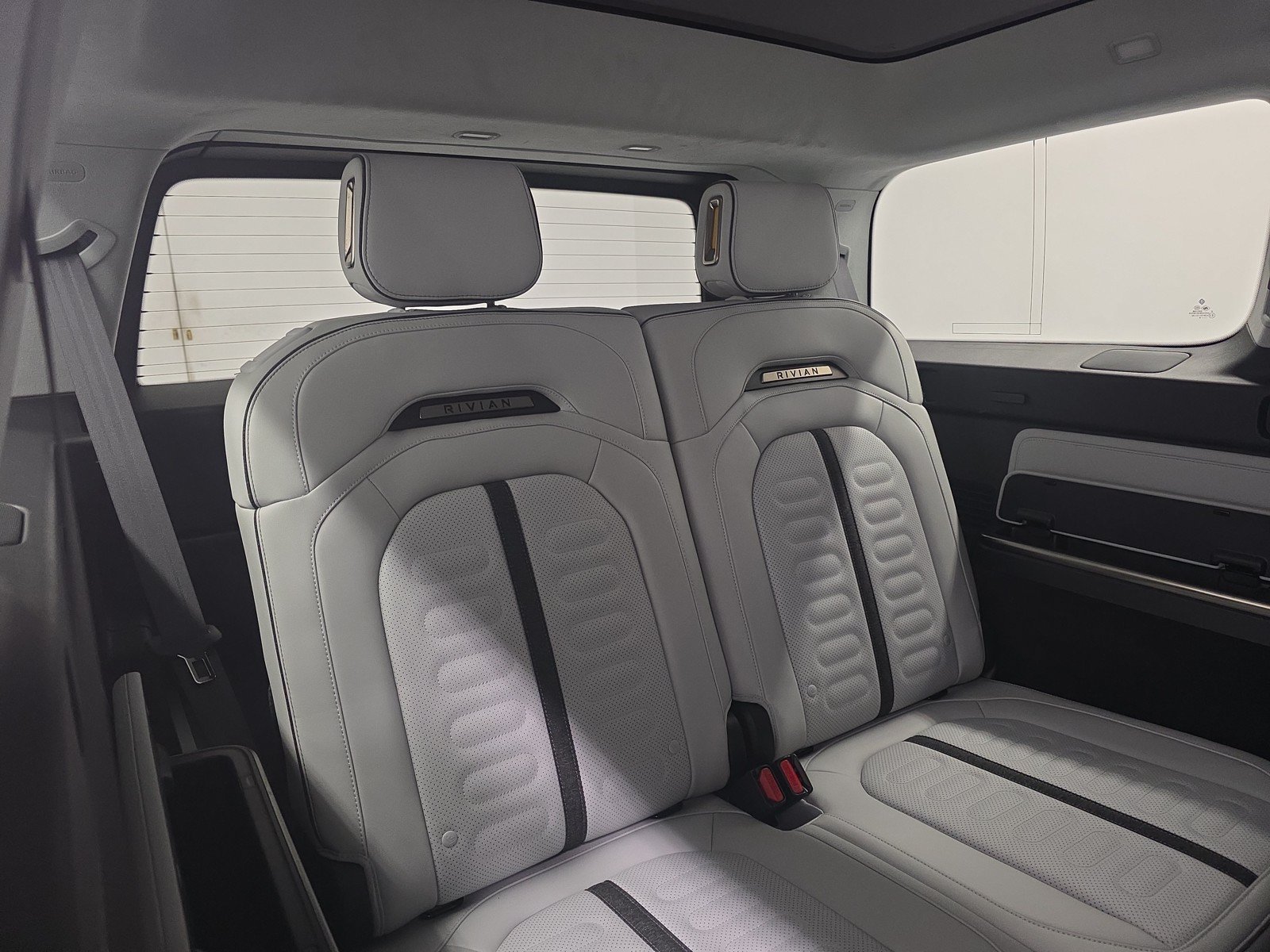 Used 2024 Rivian R1S Adventure AWD/4WD image 25