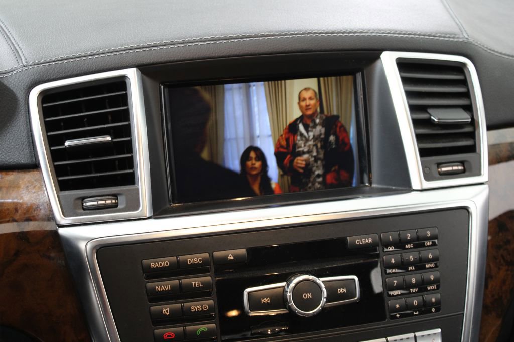 Used 2015 Mercedes-Benz GL 550 4MATIC image 39