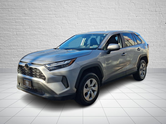Used 2023 Toyota RAV4 LE FWD image 3