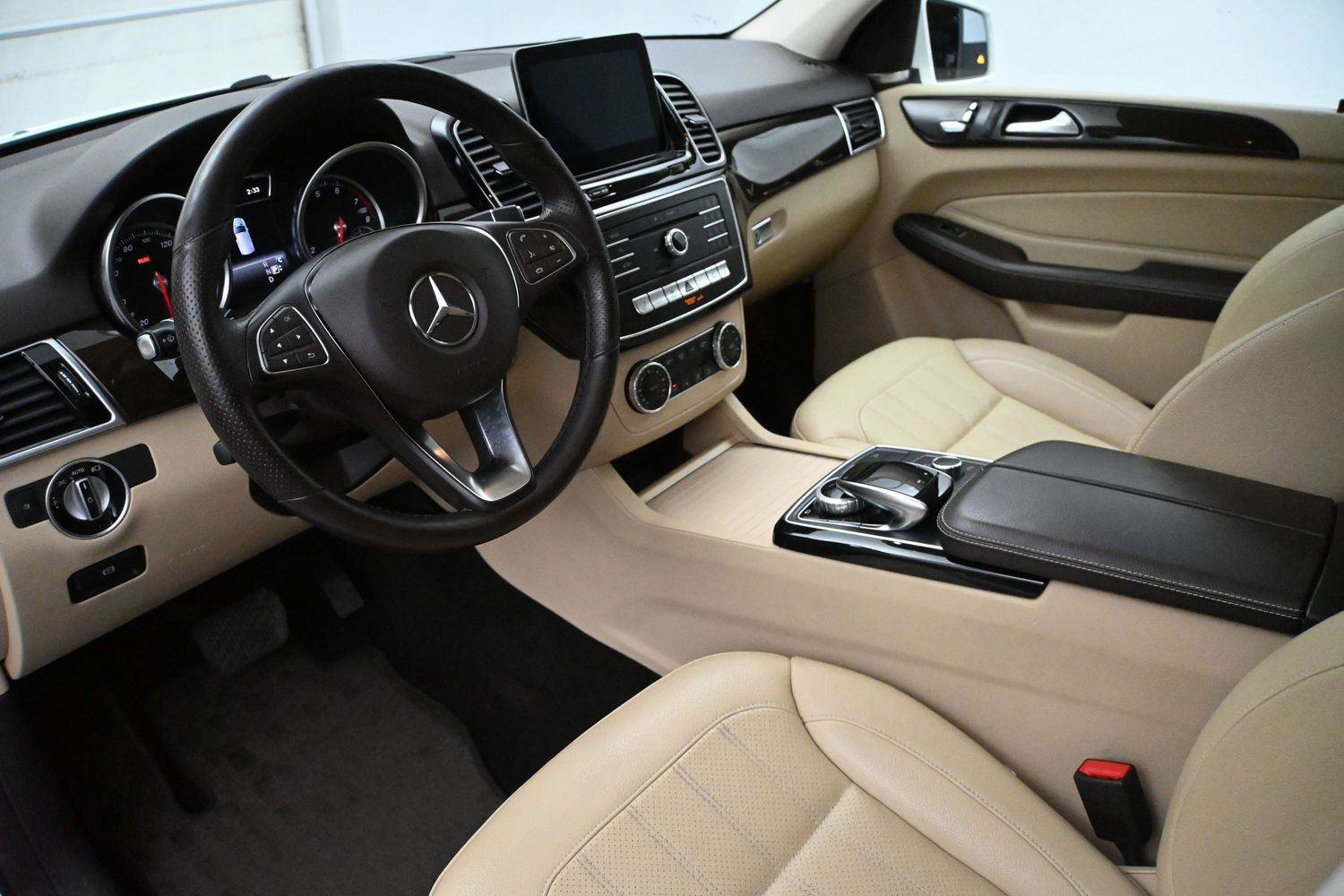 Used 2017 Mercedes-Benz GLE 350 4MATIC image 2