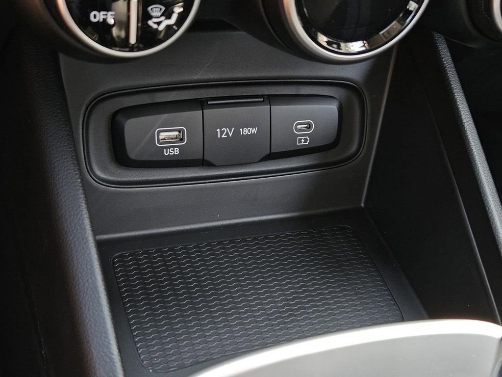 New 2025 Hyundai Venue SEL image 26