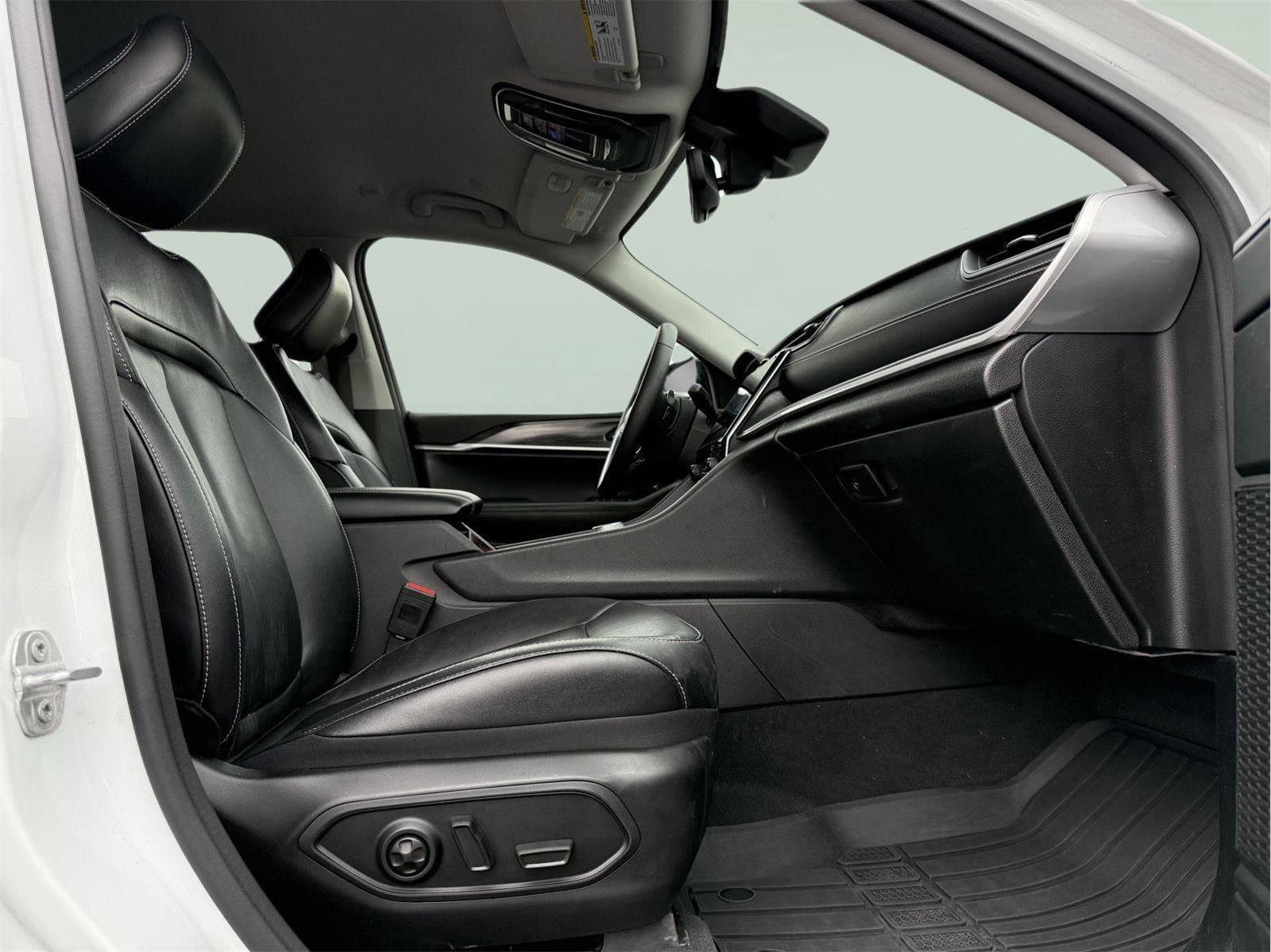 Used 2023 Jeep Grand Cherokee L Limited w/ Trailer Tow Group (B) image 24