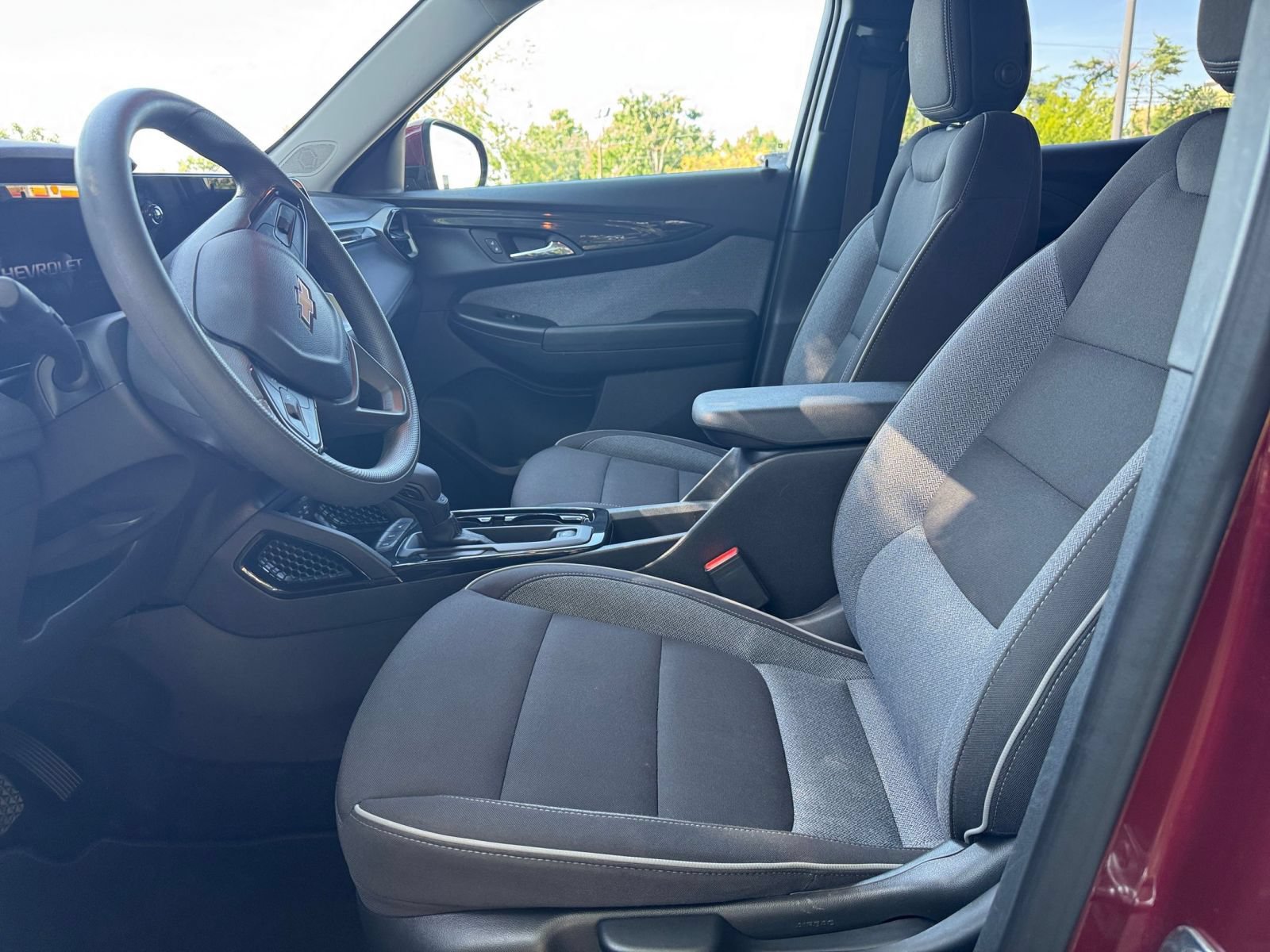 Used 2025 Chevrolet TrailBlazer LT FWD image 25