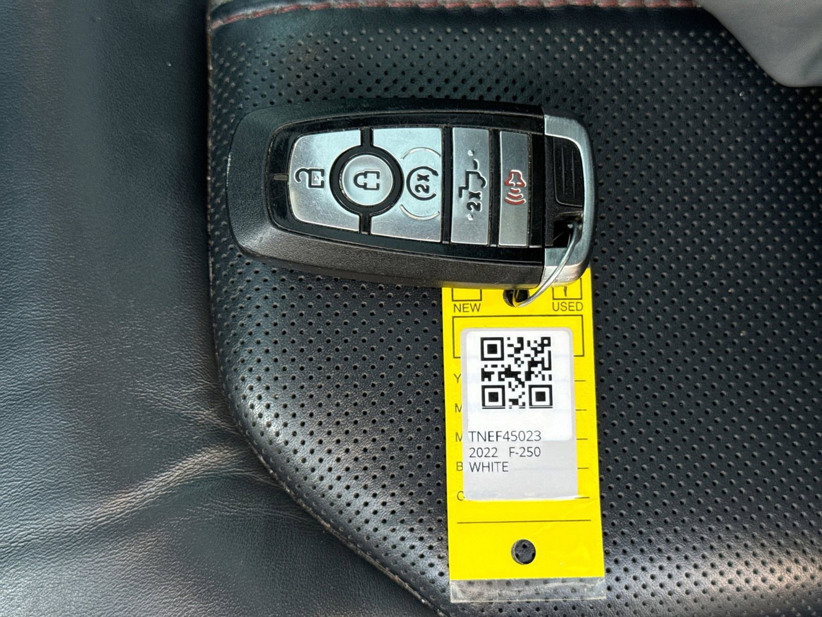 Certified 2022 Ford F250 Platinum w/ FX4 Off-Road Package image 33