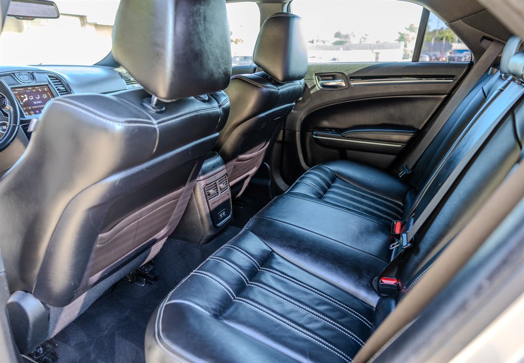 Used 2022 Chrysler 300 S RWD image 29