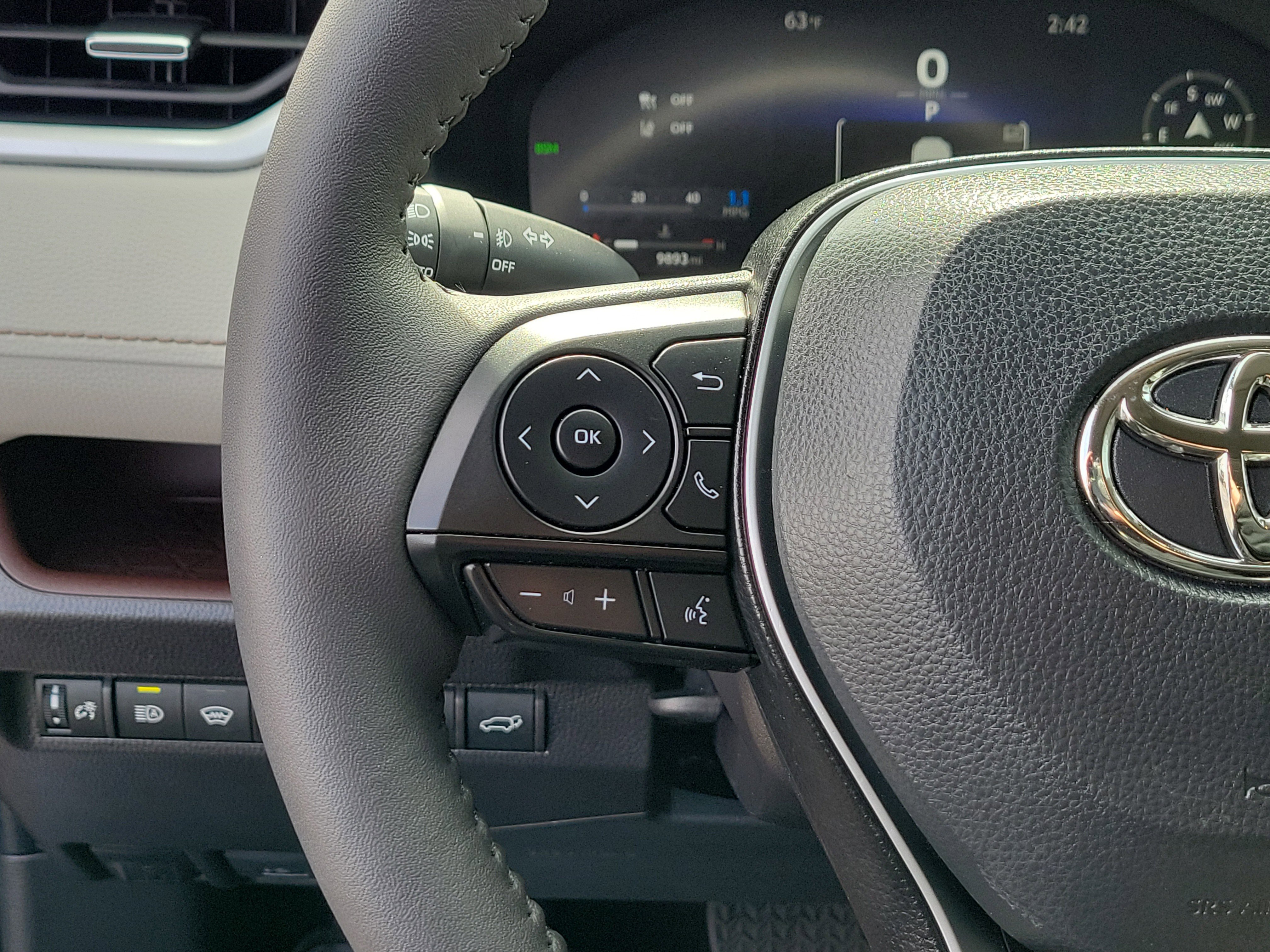 Used 2025 Toyota RAV4 Limited w/ Weather Package image 22