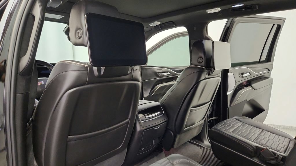 Used 2023 Cadillac Escalade ESV V w/ Heavy-Duty Trailer Package AWD/4WD image 37