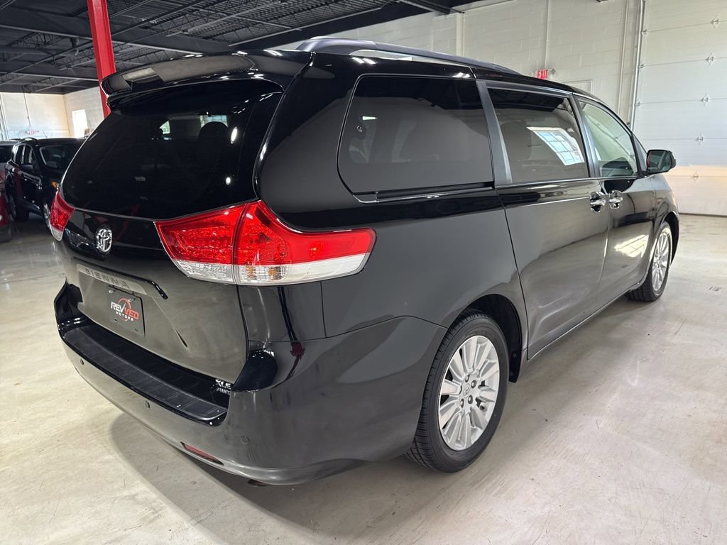 Used 2012 Toyota Sienna XLE w/ Premium Pkg AWD/4WD image 7