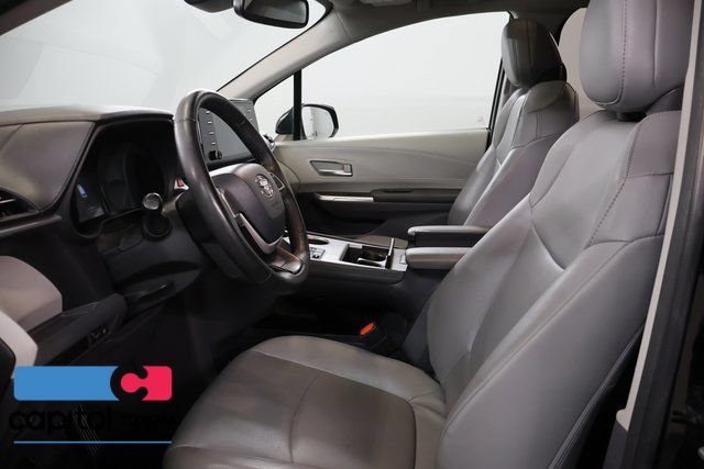 Used 2023 Toyota Sienna XLE FWD image 12
