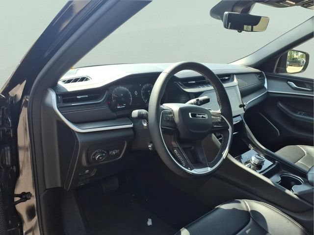 Used 2026 Jeep Grand Cherokee Limited w/ Luxury Tech Group II AWD/4WD image 12