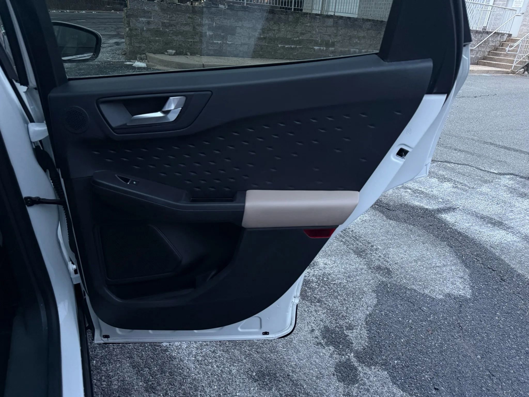 Used 2020 Ford Escape Titanium image 27