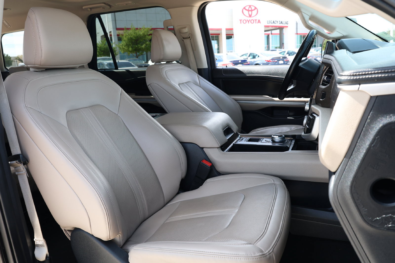 Used 2024 Ford Expedition Limited RWD image 31