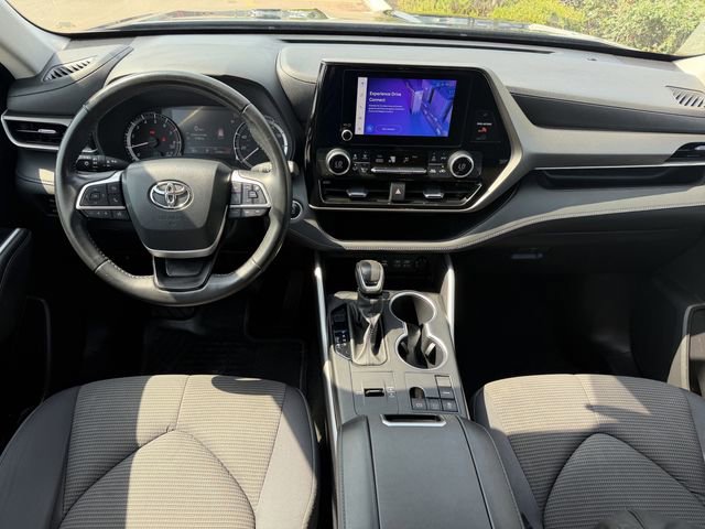 Certified 2024 Toyota Highlander LE FWD image 9