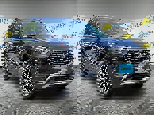 New 2025 Ford Escape SE w/ Class II Trailer Tow Package FWD image 16