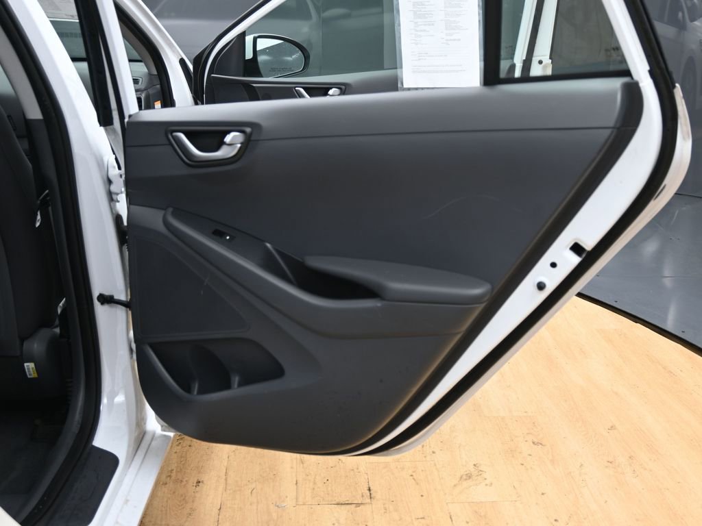 Used 2018 Hyundai Ioniq Blue image 35