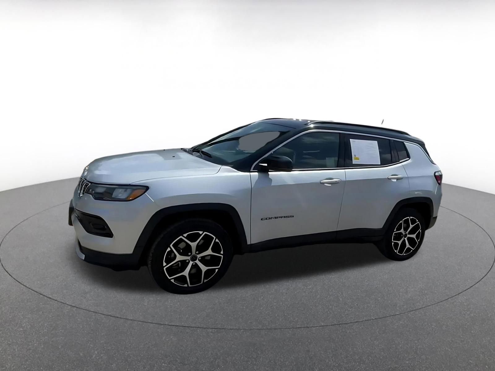 Used 2025 Jeep Compass Limited image 8