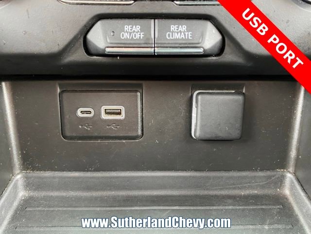 Used 2024 GMC Yukon XL SLE image 32