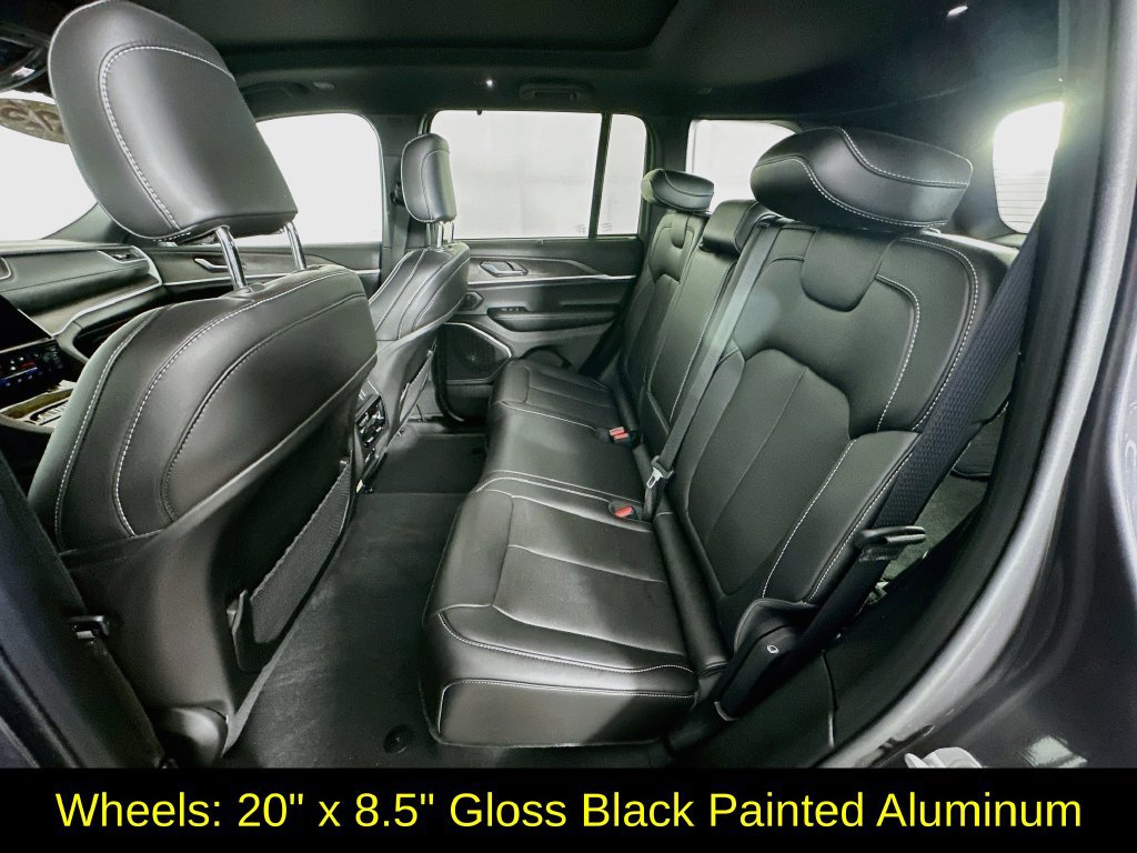 Used 2025 Jeep Grand Cherokee Limited w/ Luxury Tech Group II AWD/4WD image 33