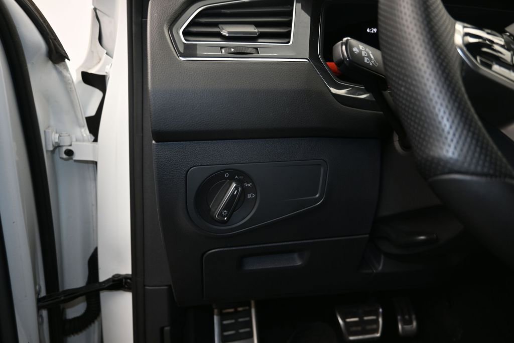 Used 2023 Volkswagen Tiguan SE R-Line FWD image 12