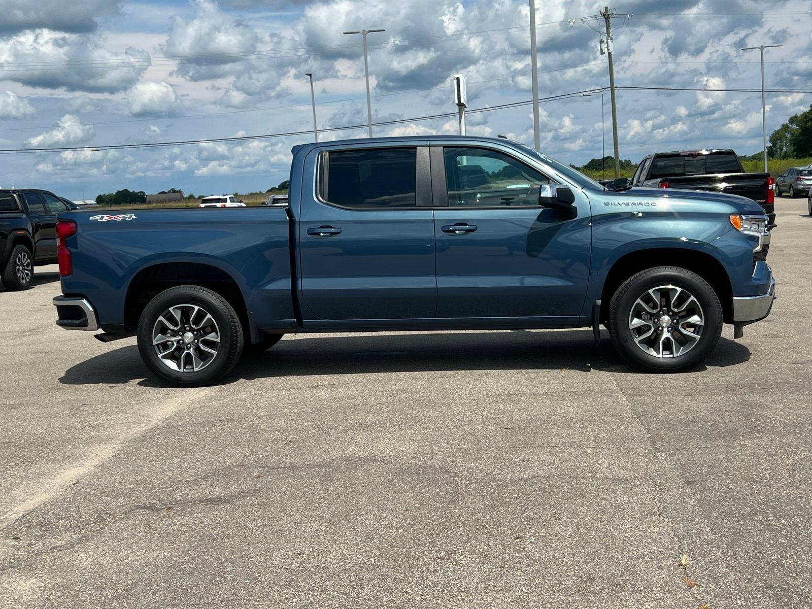 Certified 2024 Chevrolet Silverado 1500 LT AWD/4WD image 44