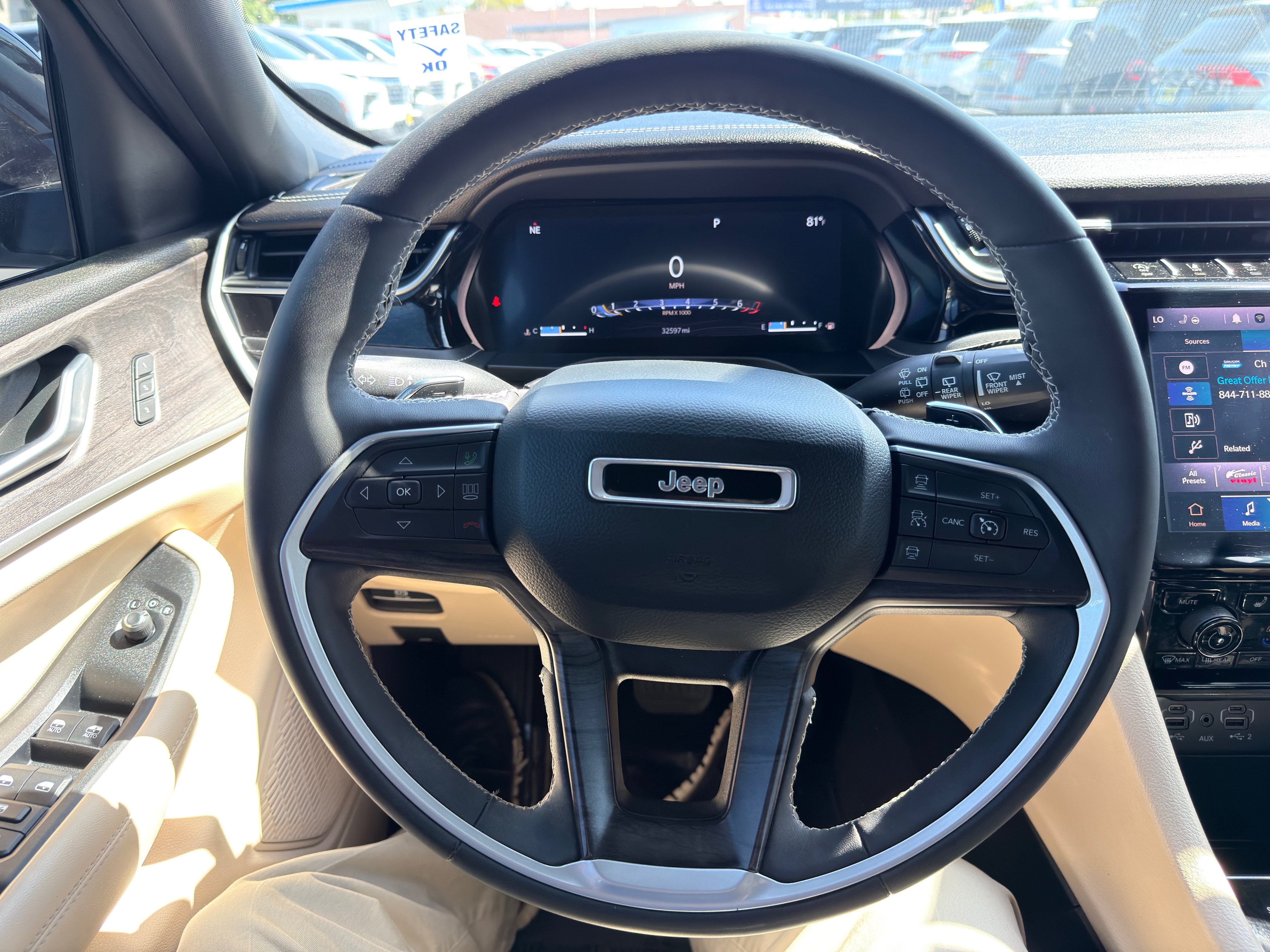 Used 2023 Jeep Grand Cherokee Limited AWD/4WD image 27