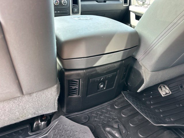 Used 2017 RAM 1500 Classic SLT w/ SLT Plus D←cor Group AWD/4WD image 30