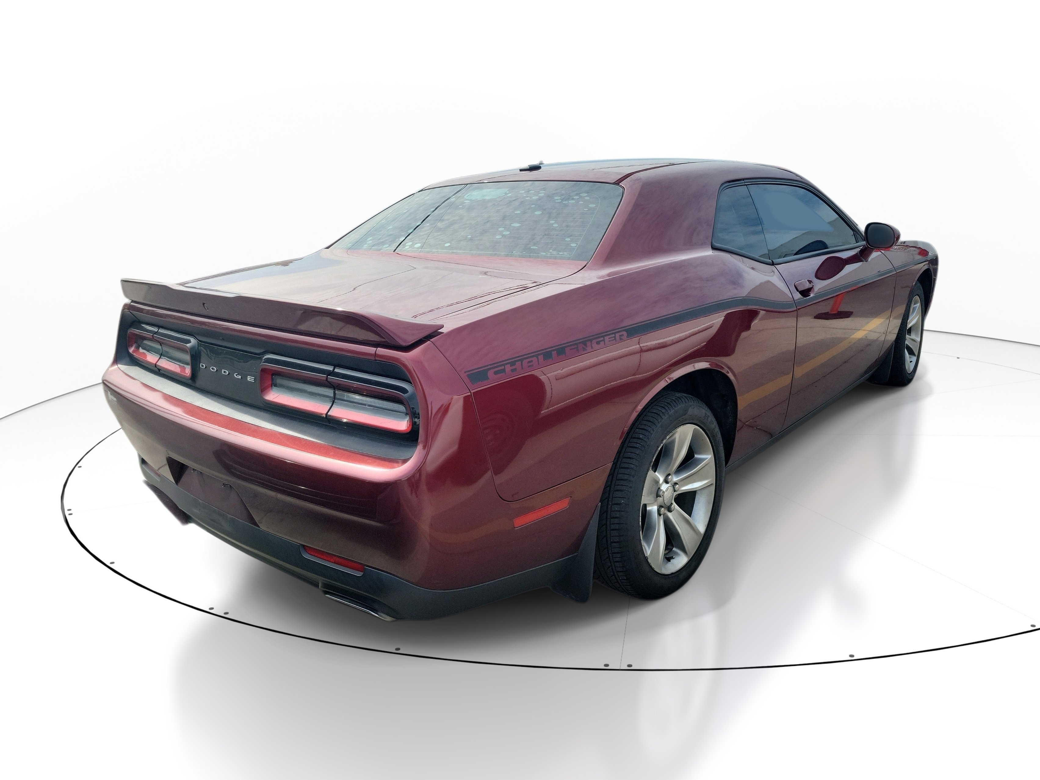 Used 2018 Dodge Challenger SXT RWD image 4
