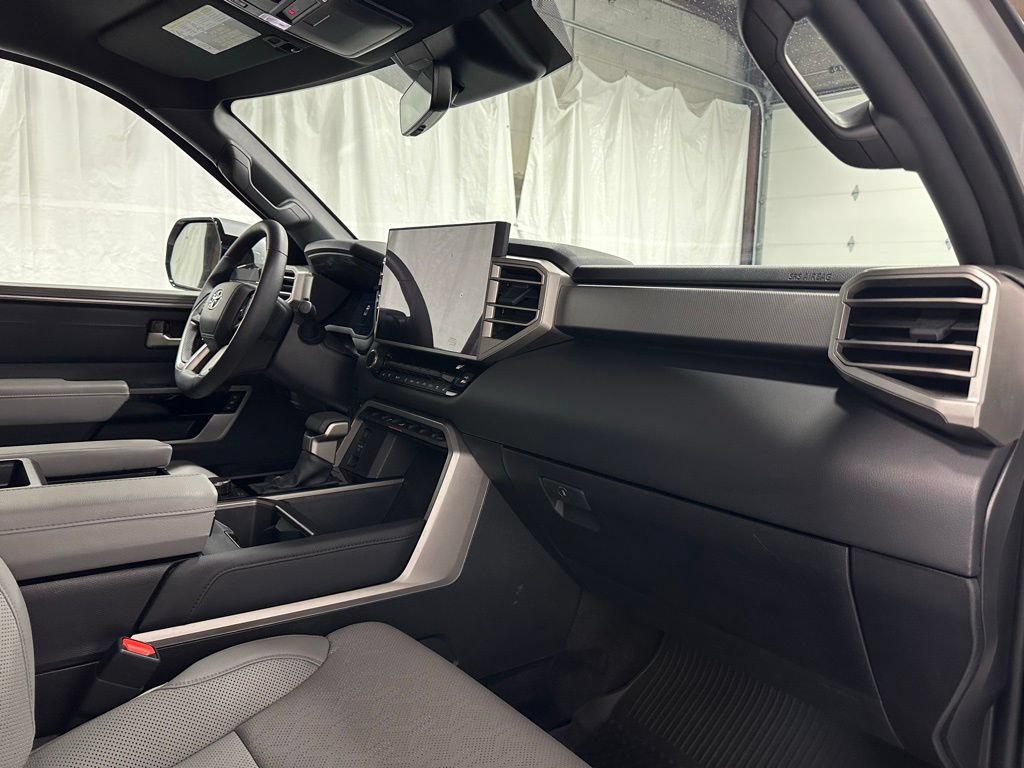 Used 2025 Toyota Tundra Limited AWD/4WD image 61