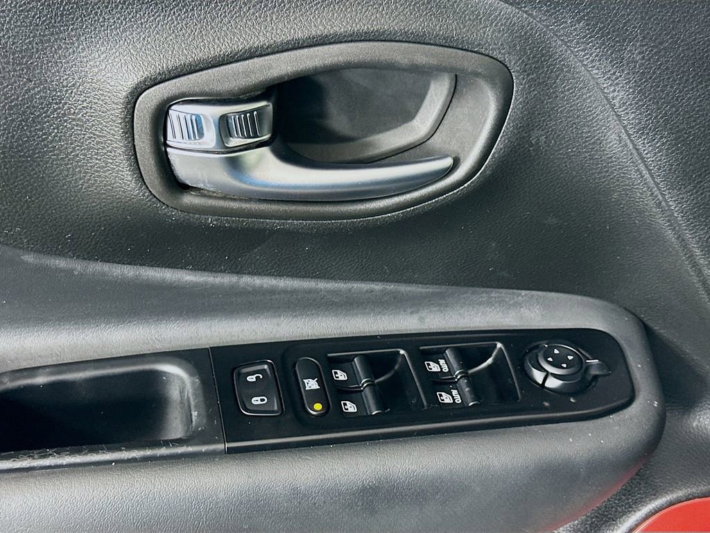 Used 2021 Jeep Renegade Trailhawk w/ Sun & Sound Group AWD/4WD image 18