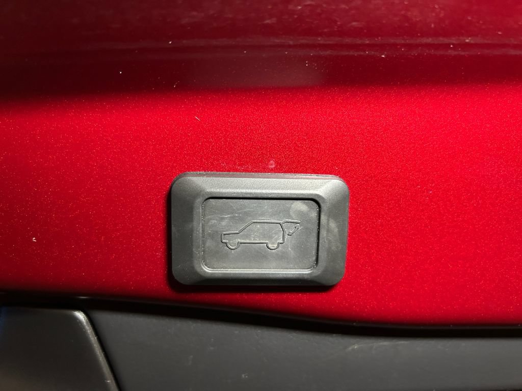 Used 2021 Toyota RAV4 XLE Premium AWD/4WD image 22