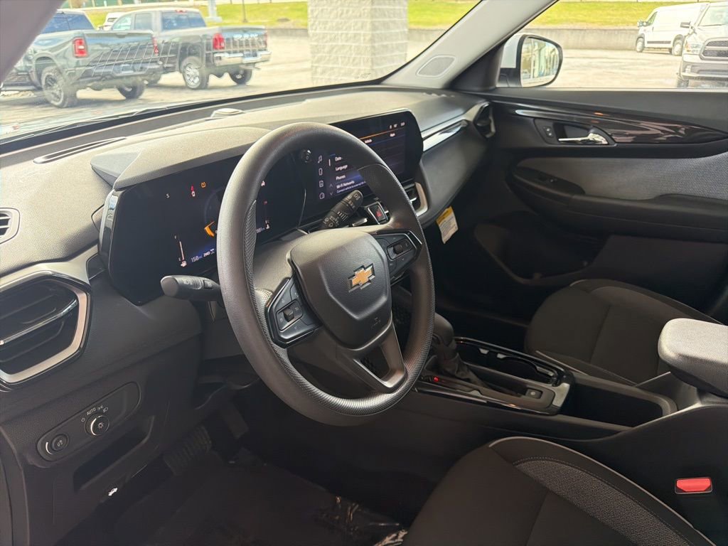 Used 2025 Chevrolet TrailBlazer LT w/ Driver Confidence Package image 14