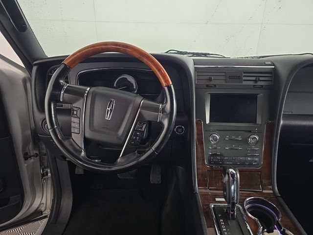 Used 2017 Lincoln Navigator Select AWD/4WD image 13