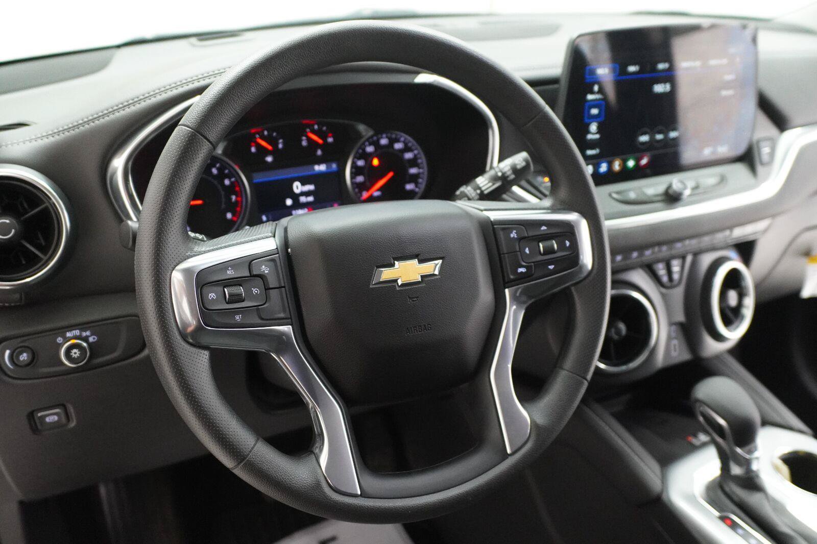 Used 2026 Chevrolet Blazer LT w/ Convenience Package FWD image 7