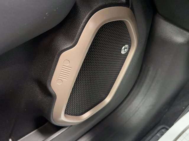 Used 2017 Jeep Renegade Limited AWD/4WD image 19