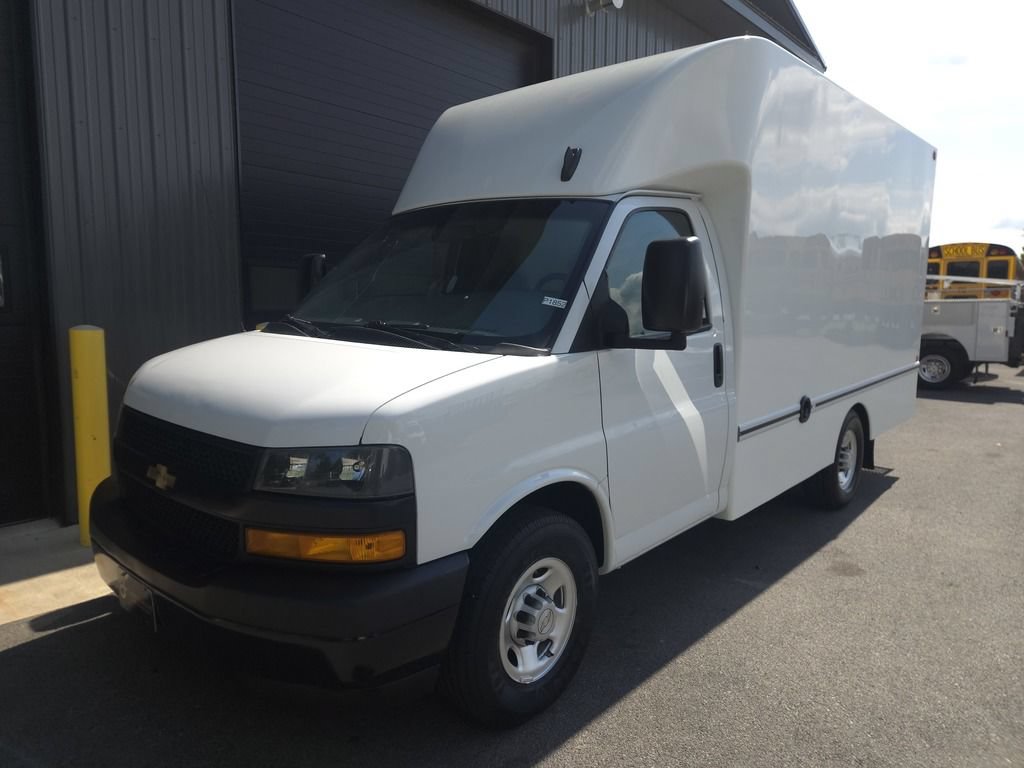 Used 2019 Chevrolet Express 3500 w/ Driver Convenience Package RWD image 2
