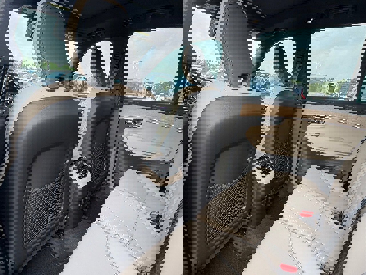 New 2026 Volvo XC90 B6 Plus w/ Protection Package Premier image 22