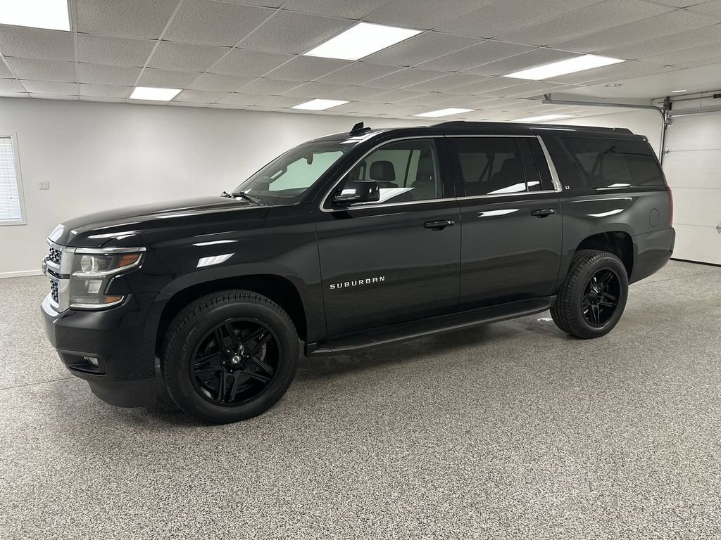 Used 2016 Chevrolet Suburban LT w/ Luxury Package AWD/4WD image 4