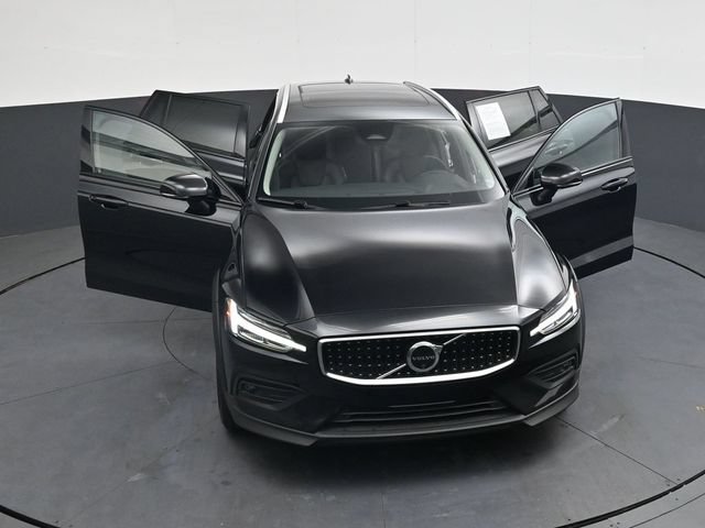 Used 2025 Volvo V60 B5 Cross Country Plus AWD/4WD image 39