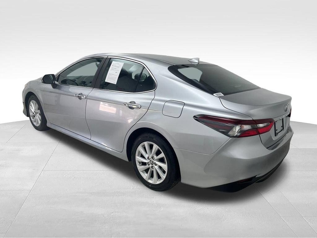 Used 2022 Toyota Camry LE FWD image 3